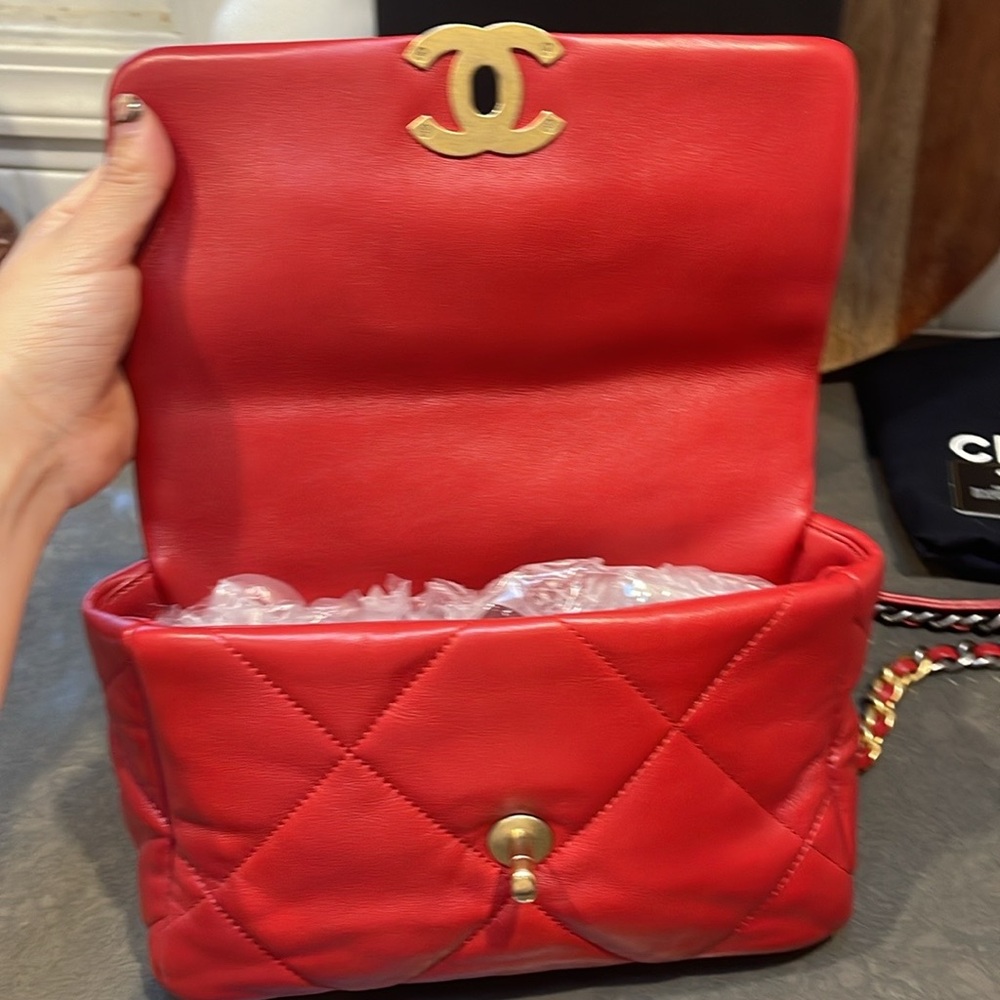 Chanel 19 Small Medium Lambskin Shoulder Bag Red - Picture 5 of 9
